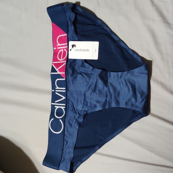 Calvin Klein intimate set - Picture 2 of 5